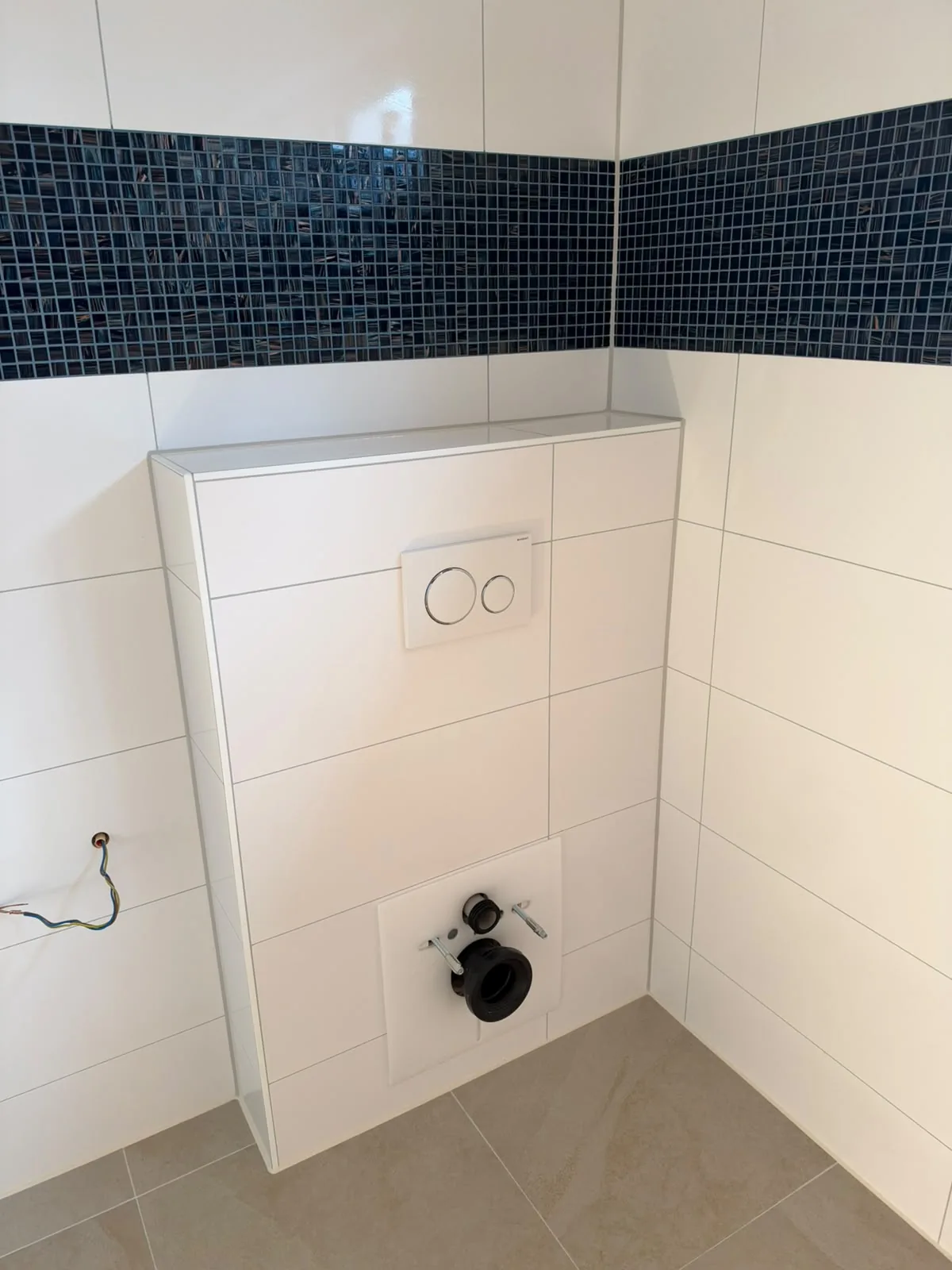 Epoxy voegwerk bij de toiletaansluiting, particuliere klant, oktober 2026, KitKing
