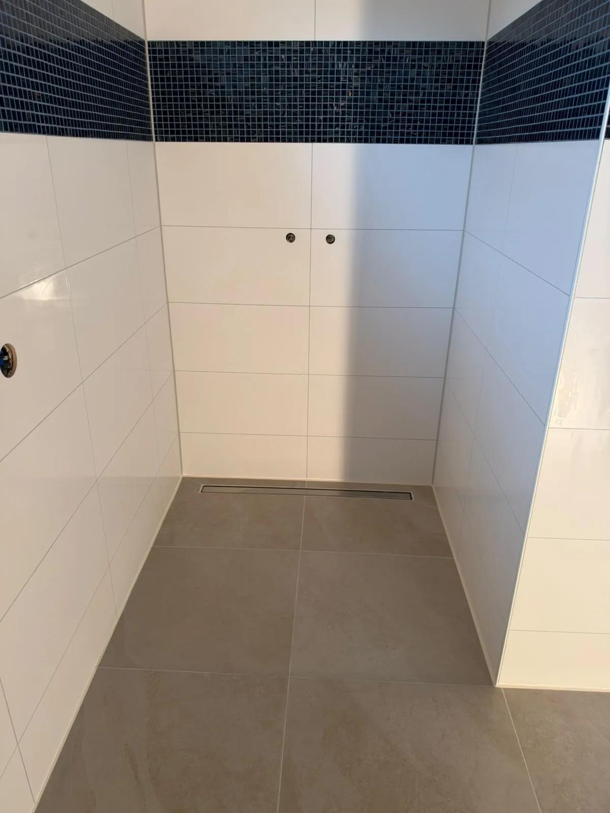 Epoxy voegen in de douchehoek, particuliere klant, oktober 2026, KitKing