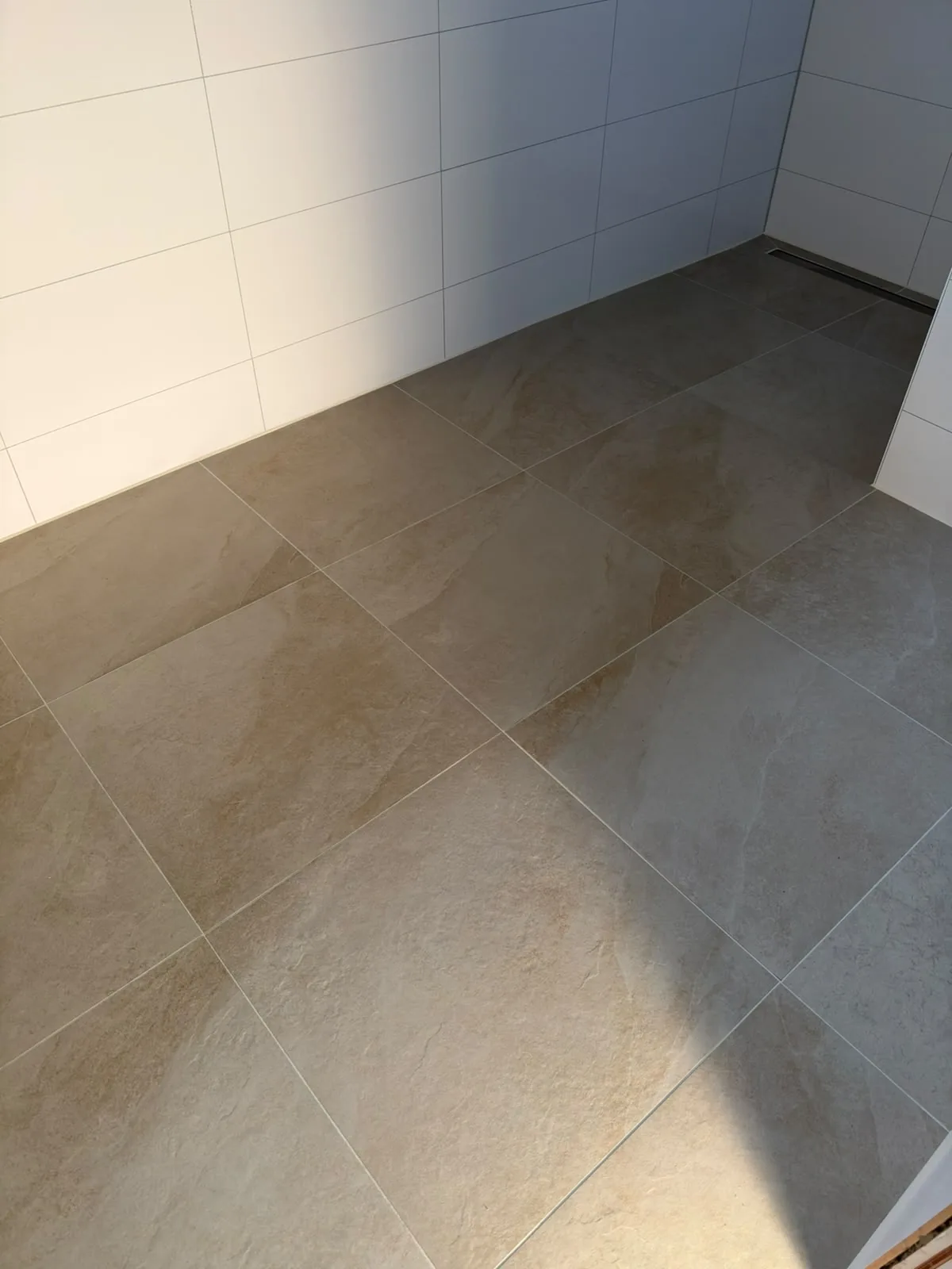 Epoxy voegwerk op de badkamervloer, particuliere klant, oktober 2026, KitKing