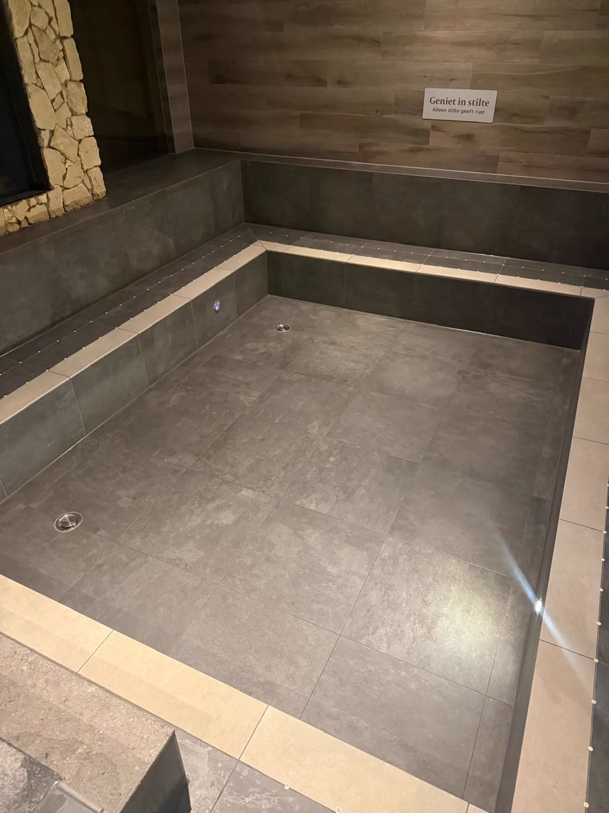 Epoxy voegwerk in zwembad