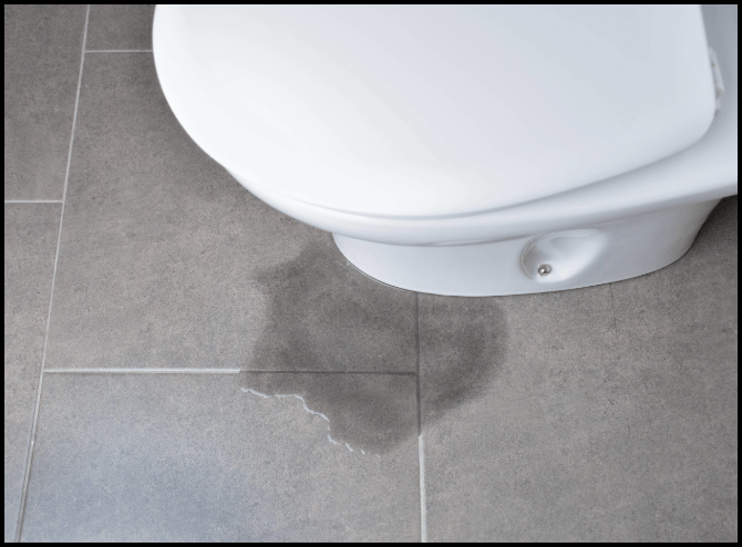 Lekkage door slecht kitwerk toilet